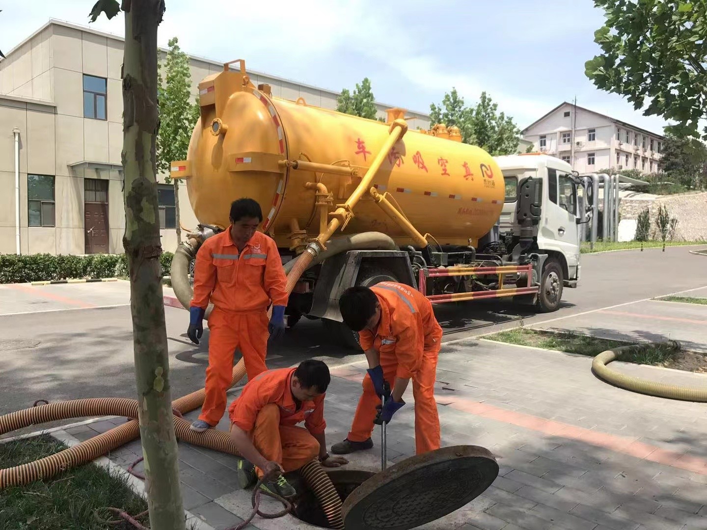 上甘岭化粪池清理与5-8吨吸粪车施工效率分析